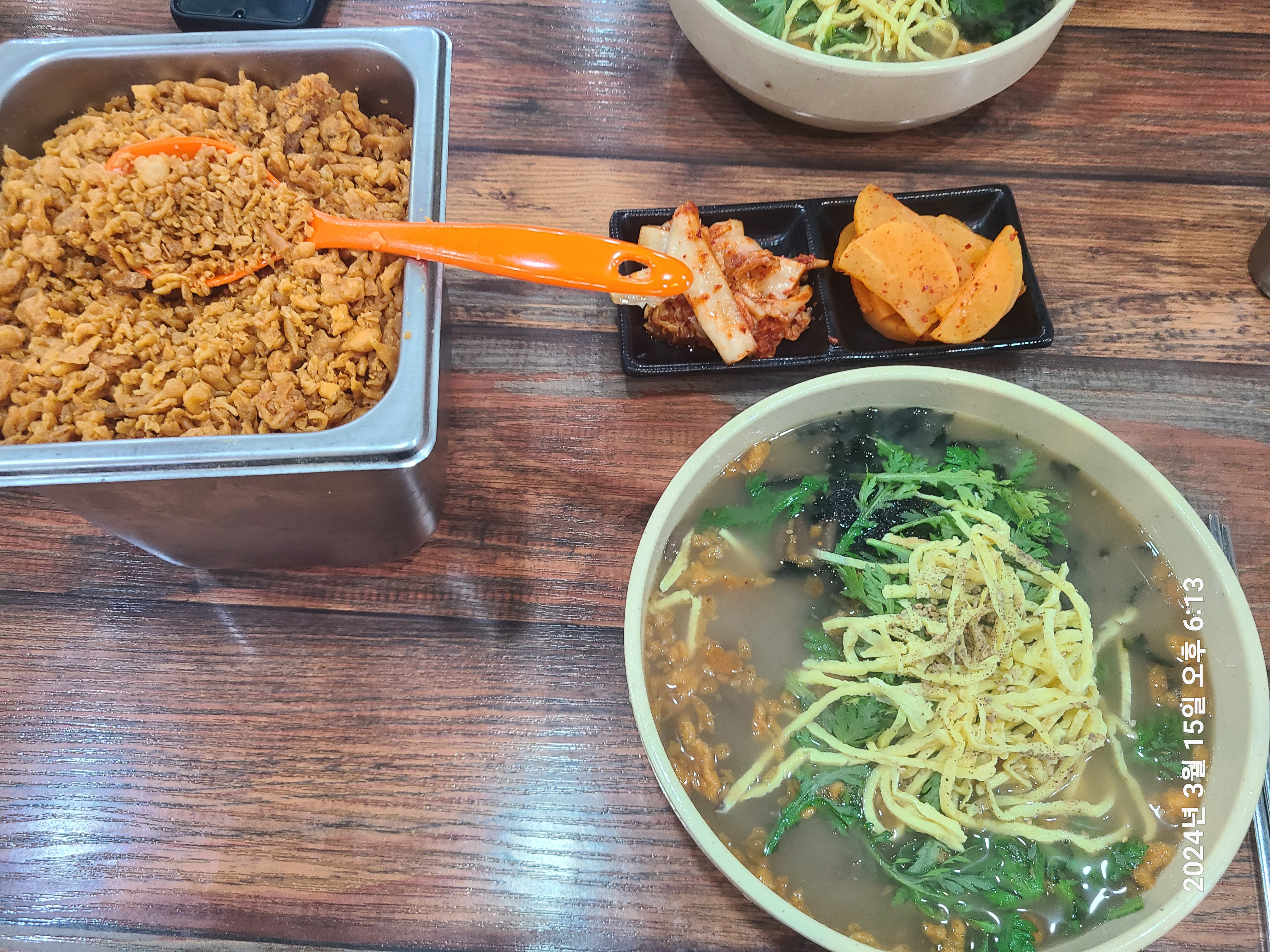 메밀우동 먹었습니다.
